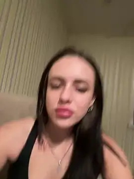 Lisaaan online show from 12-20-24, 05:04