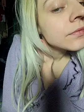 Snapshot of ScarletCallings420 chatting on 02-23-25, 03:29 ScarletCallings420 online show from 02-23-25, 03:29