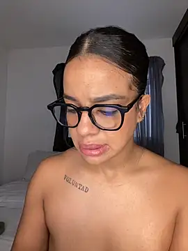 trianawhite online show from 12-04-25, 03:10