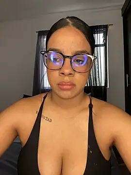Snapshot of trianawhite chatting on 06-18-26, 03:38 trianawhite online show from 06-18-26, 03:38