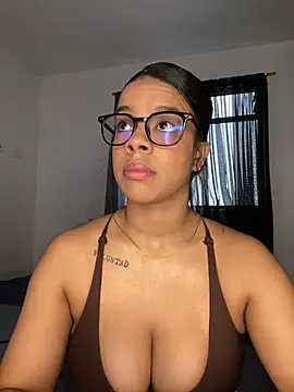 Snapshot of trianawhite chatting on 07-09-26, 02:32 trianawhite online show from 07-09-26, 02:32