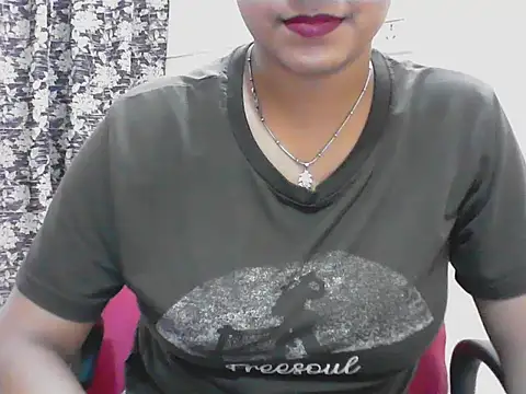 LovingPihu online show from 05-17-26, 05:38