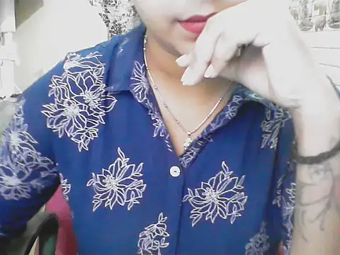 Snapshot of LovingPihu chatting on 06-14-26, 05:42 LovingPihu online show from 06-14-26, 05:42