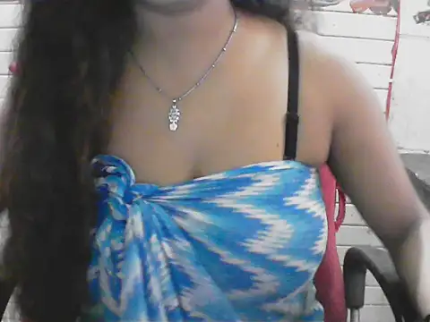 Snapshot of LovingPihu chatting on 06-16-26, 04:37 LovingPihu online show from 06-16-26, 04:37