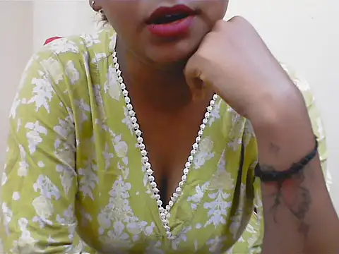 Snapshot of LovingPihu chatting on 07-15-26, 05:34 LovingPihu online show from 07-15-26, 05:34