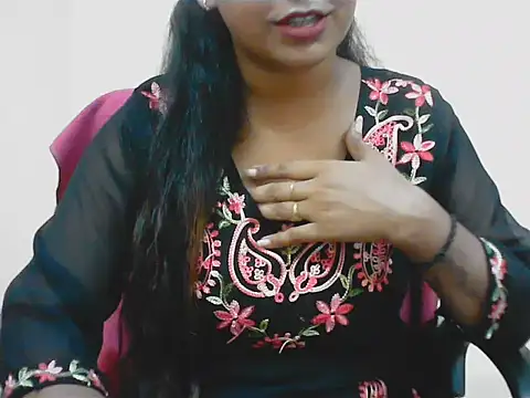 Snapshot of LovingPihu chatting on 07-16-26, 05:24 LovingPihu online show from 07-16-26, 05:24