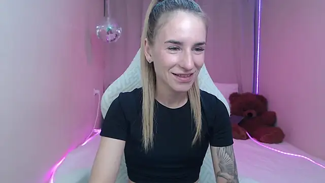 Snapshot of DeboraHorny chatting on 05-17-26, 06:11 DeboraHorny online show from 05-17-26, 06:11