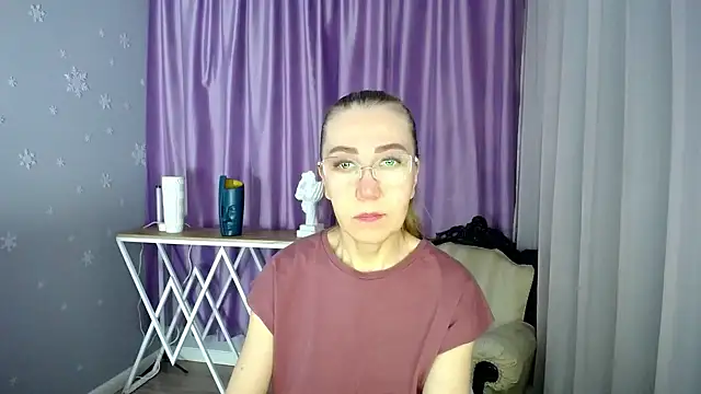 queen a n i online show from 02-08-25, 09:24