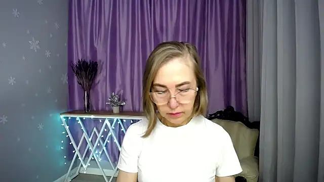 queen a n i online show from 04-18-26, 09:02