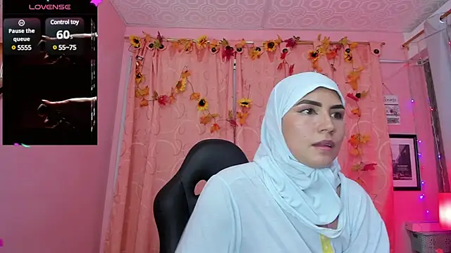 Snapshot of DarshaKhemu chatting on 01-16-25, 11:48 DarshaKhemu online show from 01-16-25, 11:48