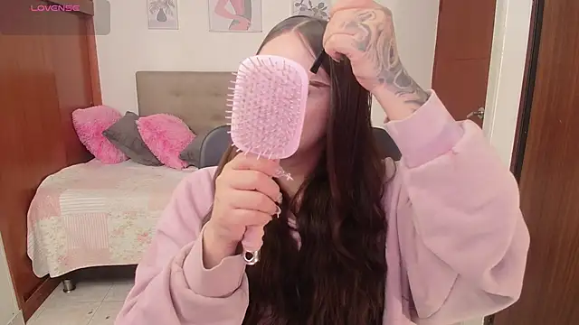 Miley Baker online show from 11-21-25, 01:10