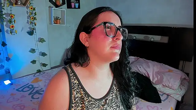 Snapshot of Cherry_jhoana chatting on 02-19-25, 03:06 Cherry jhoana online show from 02-19-25, 03:06