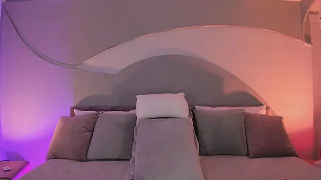 Nicolle W online show from 11-05-25, 11:43