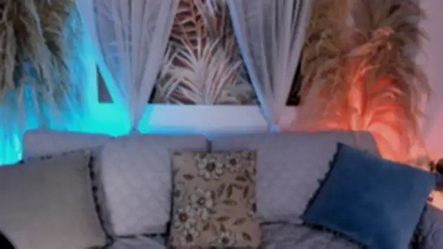 Nicolle W online show from 05-13-26, 11:51