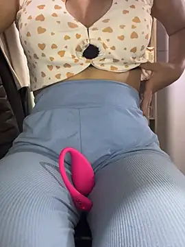 Snapshot of DulceMya6 chatting on 01-04-25, 11:48 DulceMya6 online show from 01-04-25, 11:48