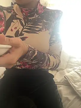 Snapshot of DulceMya6 chatting on 09-12-25, 03:34 DulceMya6 online show from 09-12-25, 03:34