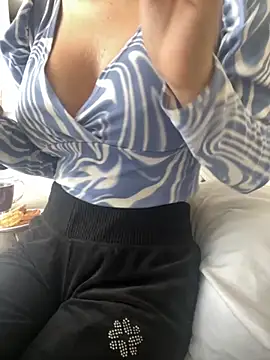 Snapshot of DulceMya6 chatting on 12-01-25, 01:16 DulceMya6 online show from 12-01-25, 01:16