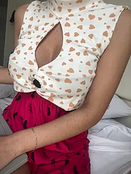 Snapshot of DulceMya6 chatting on 01-15-26, 04:00 DulceMya6 online show from 01-15-26, 04:00