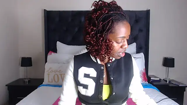 Sexynaughty Gal online show from 11-18-25, 09:30