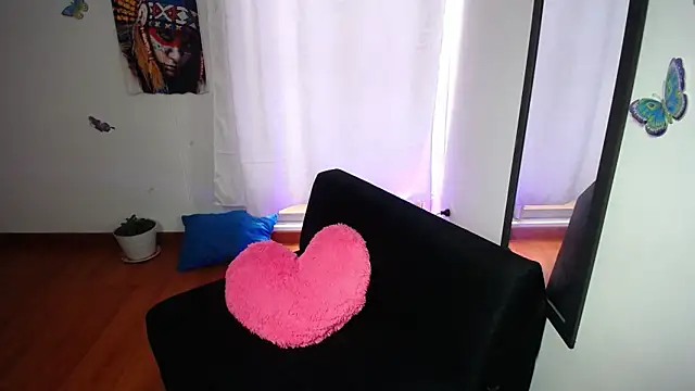 sexylatina001 online show from 10-22-25, 07:46