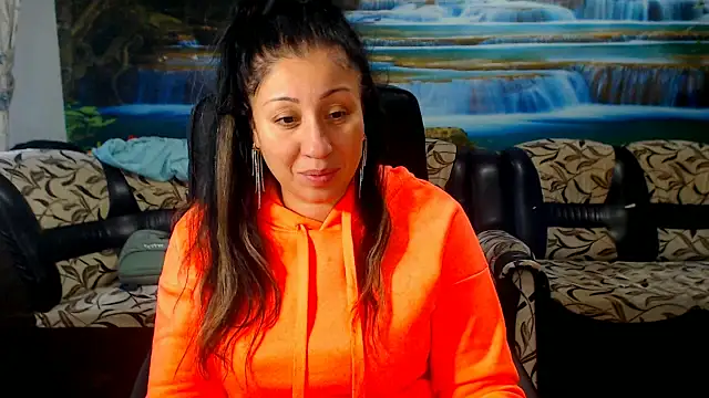 MoistMady online show from 11-10-25, 01:54