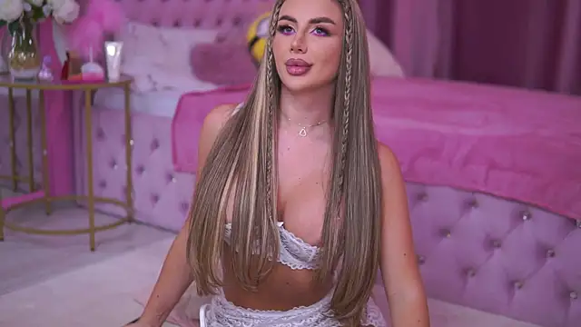 Snapshot of AshleySinn chatting on 03-22-25, 07:42 AshleySinn online show from 03-22-25, 07:42