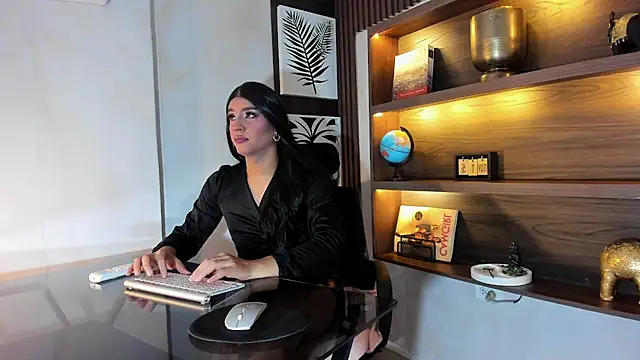 Snapshot of Scarleett_22 chatting on 05-17-26, 12:12 Scarleett 22 online show from 05-17-26, 12:12