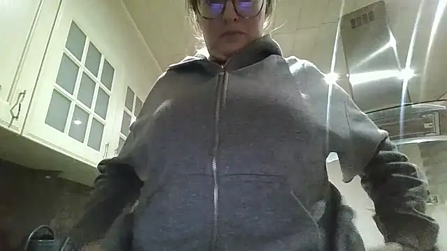 LiquidLeonie online show from 03-18-26, 05:32