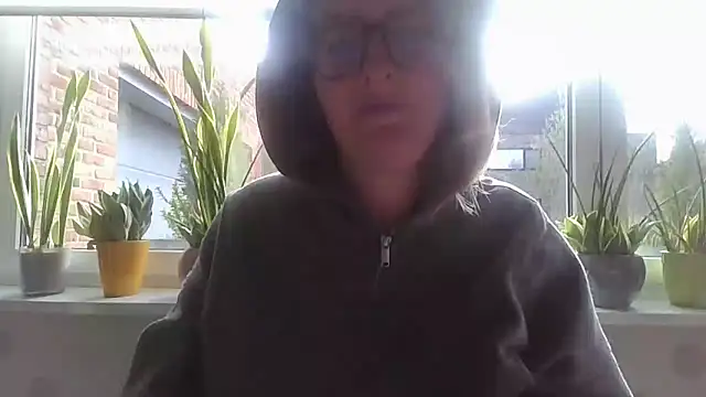 LiquidLeonie online show from 03-25-26, 08:31