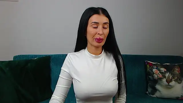 SaraDaisy online show from 10-04-25, 05:22