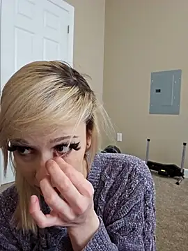 AmethystFoxx online show from 02-11-26, 06:24