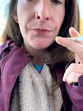 Mini And The Bear online show from 02-14-26, 04:26