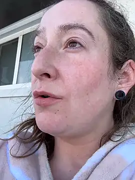 Mini And The Bear online show from 03-19-26, 01:59