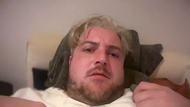 Snapshot of cazzo90p chatting on 10-13-25, 12:32 cazzo90p online show from 10-13-25, 12:32