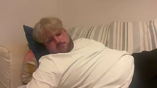 Snapshot of cazzo90p chatting on 10-15-25, 11:05 cazzo90p online show from 10-15-25, 11:05