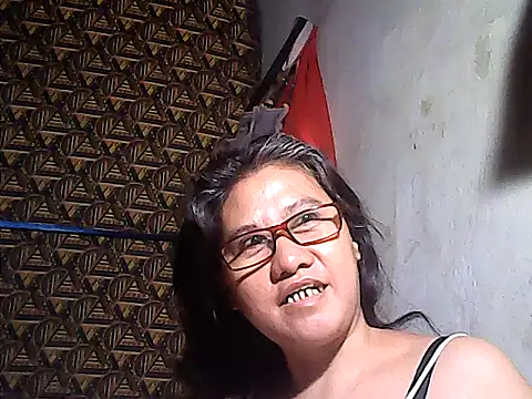 Snapshot of sweetsosie18 chatting on 06-05-26, 01:12 sweetsosie18 online show from 06-05-26, 01:12