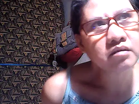 Snapshot of sweetsosie18 chatting on 06-10-26, 12:59 sweetsosie18 online show from 06-10-26, 12:59