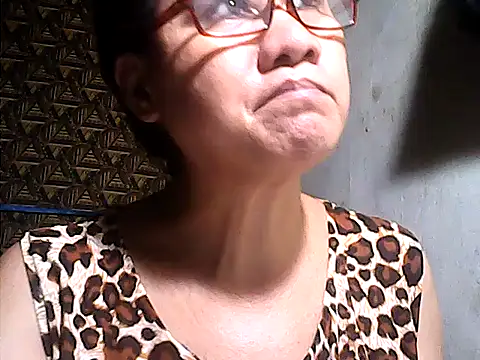 Snapshot of sweetsosie18 chatting on 06-11-26, 03:54 sweetsosie18 online show from 06-11-26, 03:54