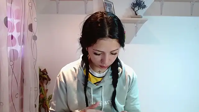 MadisonCambel online show from 12-12-24, 02:00