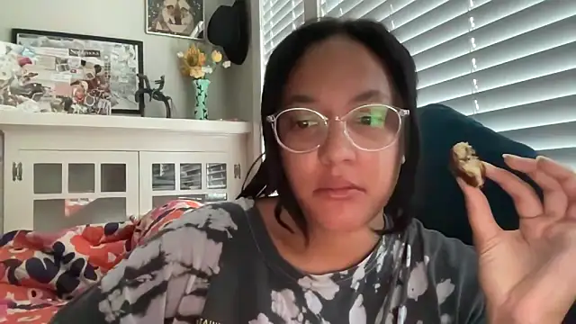 dreamyriri online show from 04-18-26, 01:59