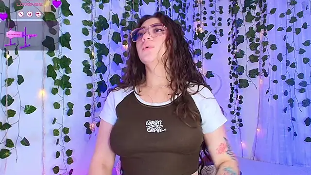 Snapshot of Samii_Evans chatting on 02-14-26, 05:15 Samii Evans online show from 02-14-26, 05:15