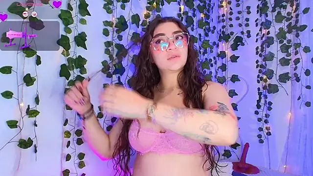 Snapshot of Samii_Evans chatting on 02-15-26, 03:58 Samii Evans online show from 02-15-26, 03:58