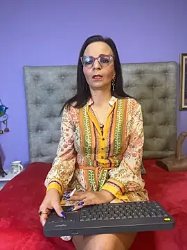 Snapshot of Miss_ellien chatting on 07-02-26, 04:18 Miss ellien online show from 07-02-26, 04:18