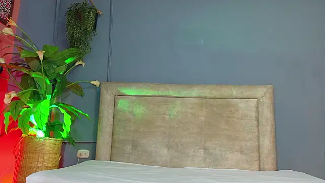 nicol snow online show from 03-08-26, 01:26