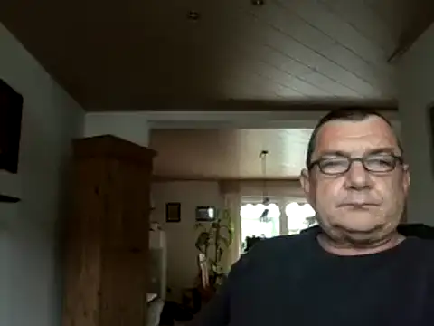 Snapshot of Nobbie444 chatting on 05-11-26, 12:22 Nobbie444 online show from 05-11-26, 12:22