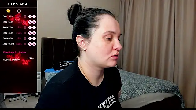 Snapshot of AlanaBrox chatting on 10-15-25, 12:22 AlanaBrox online show from 10-15-25, 12:22