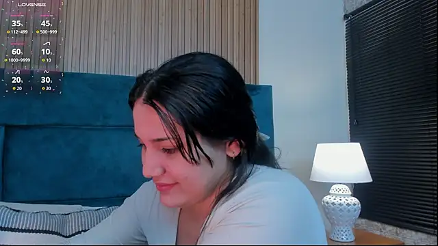 Snapshot of Kareena_chopra chatting on 06-30-26, 12:28 Kareena chopra online show from 06-30-26, 12:28