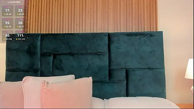Snapshot of Kareena_chopra chatting on 07-16-26, 12:22 Kareena chopra online show from 07-16-26, 12:22