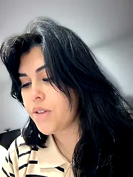 Alyaa s online show from 10-10-25, 01:26