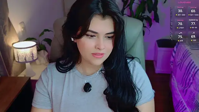 Snapshot of Alyaa_s chatting on 06-30-26, 04:57 Alyaa s online show from 06-30-26, 04:57